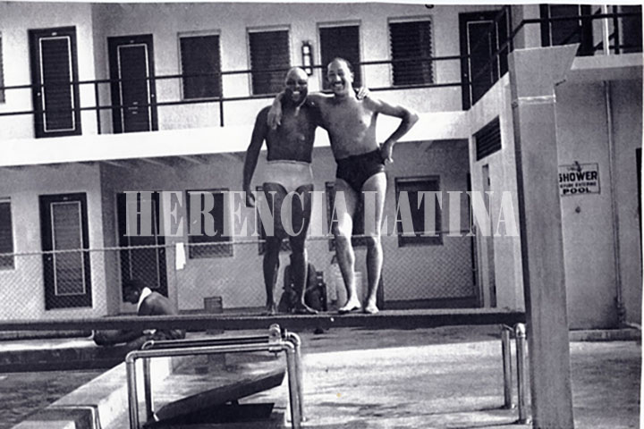  Eddie Barefield y Doc Cheatham en el Hotel Sir John, Overtown, Florida, 1942 (4)