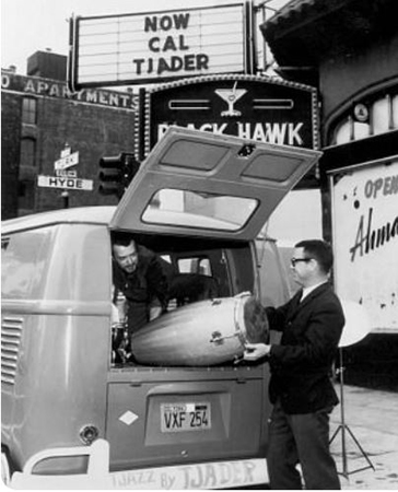 Cal Tjader y cartelera dice: Ahora Cal Tjader