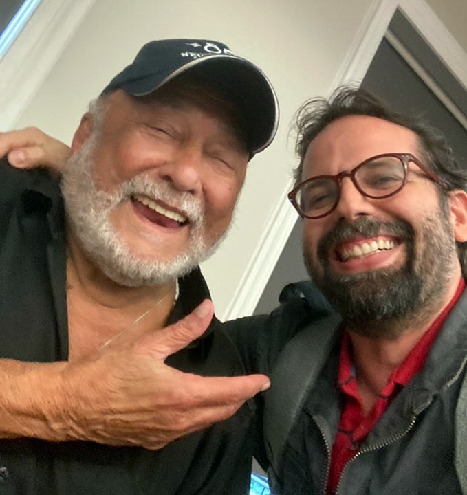 Eddie Palmieri e Ian Seda compartiendo en la Universidad de Columbia, en la ciudad de Nueva York, (23 de septiembre de 2022).