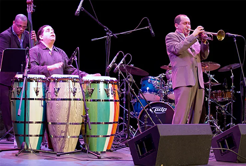 Giovanni Hidalgo con Humberto Ramírez. Jazz de Puerto Rico 2011.