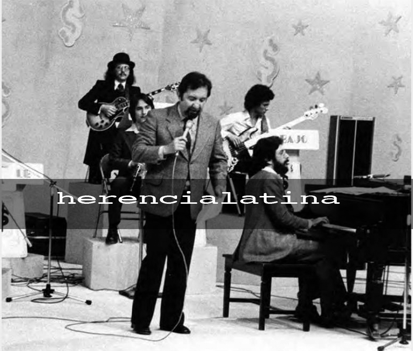 LA PRIMERA TEMPORADA del programa COMPRE LA ORQUESTA, animado por Pacheco, presentaba una verdadera reunión de grandes músicos. En la foto puede verse a Gabriel Rondón en la guitarra, al maestro Montoya en la flauta, a Hernán Escobar en el bajo y, dirigiendo desde el piano, a Joe Madrid. ©ARCHIVO EL TIEMPO