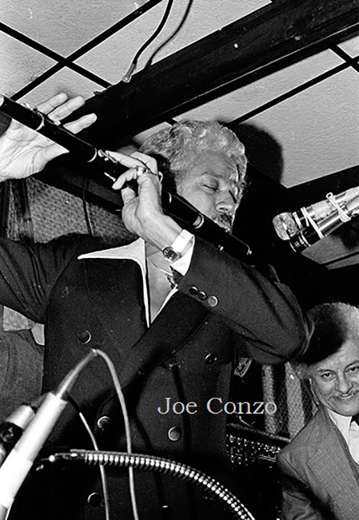 Johnny Pacheco y Tito Puente. Foto de Joe Conzo