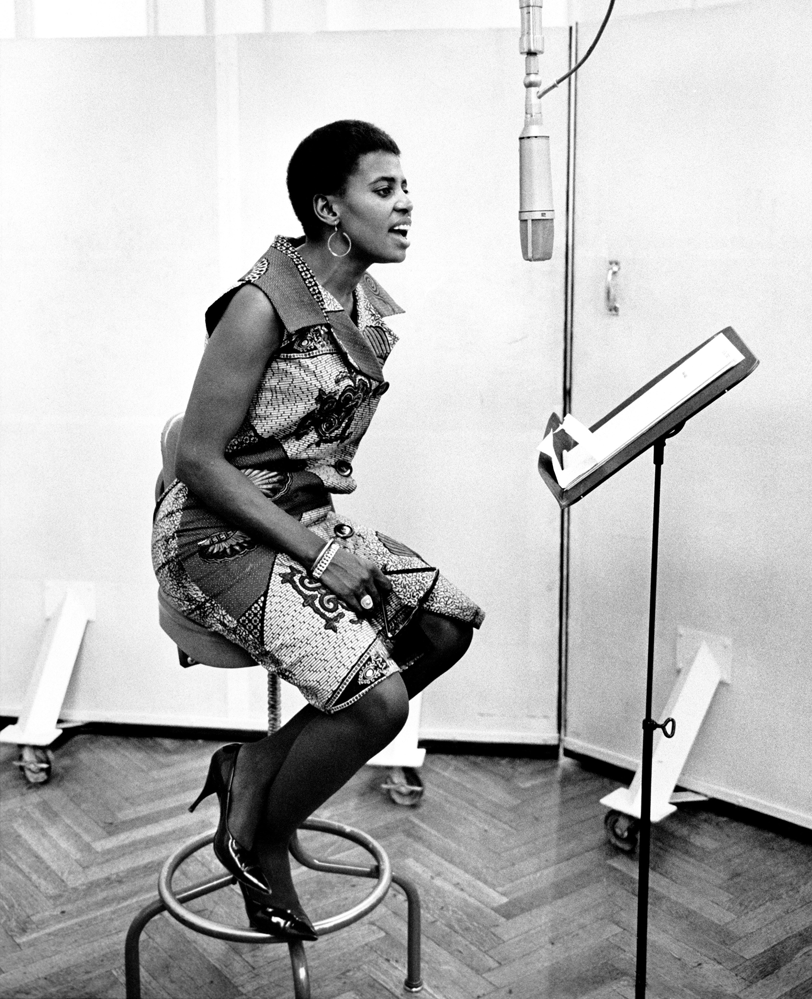 1965 - Miriam Makeba en los estudios RCA de Nueva York. Foto: Michael Ochs Archives/Getty Images.
