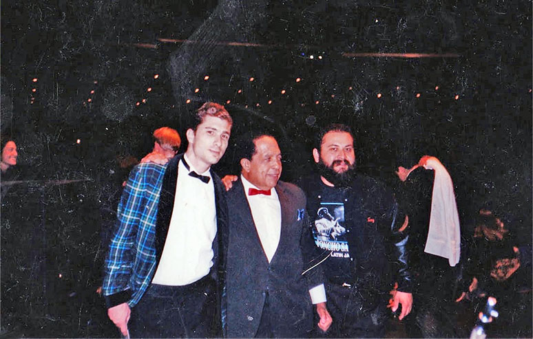 Joey Altruda con Cachao y Tony Banda en Berkeley, CA. 1992 (foto de Sal Cracchiolo)
